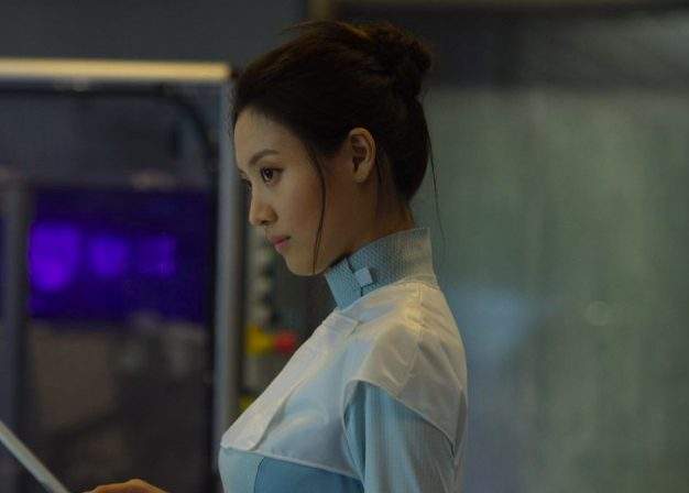 La Dra. Cho de Claudia Kim se muestra en la nueva era de Ultron Stills