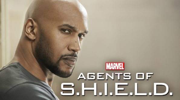 Simmons habla sobre agentes de S.H.I.E.L.D., se burla de tirachinas y promete más guerreros secretos en el camino