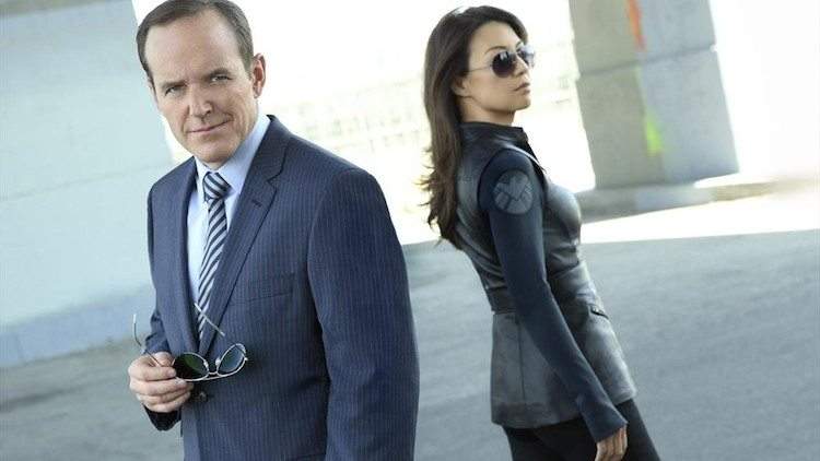 "Agentes de S.H.I.E.L.D." 4 × 09 La sinopsis revela a Coulson en la oscuridad sobre el secreto de May
