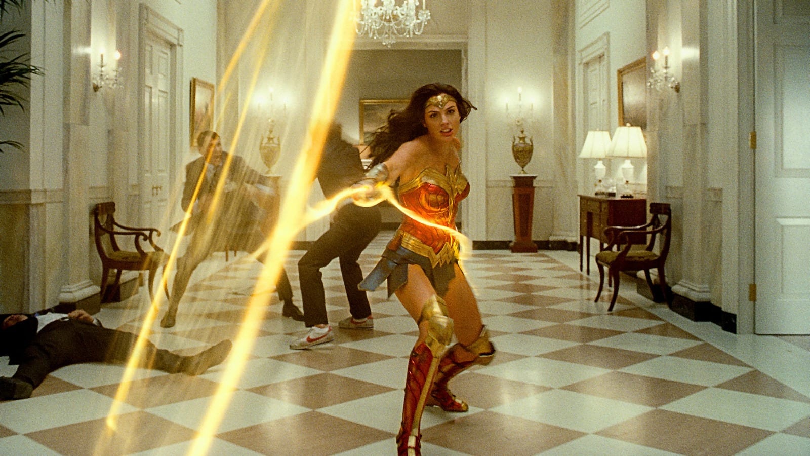 Revisión de Wonder Woman 1984: la secuela de superhéroes es una explosión, del pasado